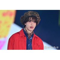 BUDDiiS小川史記、舌ペロ＆バーンで観客虜に ヒョウ柄ベレー帽の個性派スタイリング【ガルアワ2026SS】