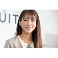 1児の母・岡副麻希、夫・蒲生尚弥選手＆1歳娘とのいちご狩りショット投稿「ポーズが可愛い」「イチゴカラーの洋服素敵」の声