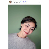 香坂みゆき「偶然」お揃いコーデの親子ショット公開「オシャレ家族」「背の順で並んでて可愛い」の声
