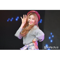 IZ*ONE出身イ・チェヨン、斬新な水色ヘアショット公開「似合っちゃうのさすが」「オーラ凄い」の声