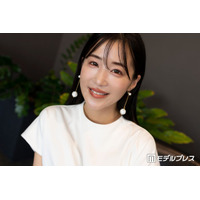 「バチェラー4」休井美郷、胸元輝くドレス姿で夫と密着「幸せオーラが眩しい」「身長差が尊い」の声