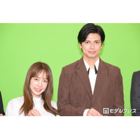 川崎希＆アレクサンダーファミリー、お揃いTシャツでディズニー満喫「仲良し可愛すぎる」「理想の家族」と反響