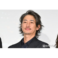 PINKY、夫・窪塚洋介の誕生日祝福 家族ショット公開「ビジュアル強すぎ」「飾り付けのセンス抜群」の声