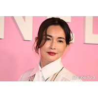 長谷川京子、ショートトレンチから美脚スラリ「美しすぎる」「時が止まってる？」と驚きの声