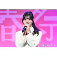 「今日好き」秋山みづき、引き締まったウエストのぞく衣装ショットに絶賛の声「割れた腹筋が綺麗」「スタイル良すぎ」