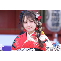 AKB48卒業発表の田口愛佳、美肩チラリのフリル衣装姿「お人形さんみたい」「ますます美しく」の声