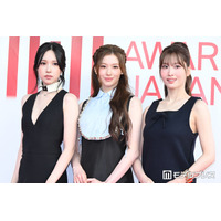 【MAJ2026】MISAMO、レッドカーペットに登場 ミニ丈＆胸元ざっくりドレスで抜群スタイル