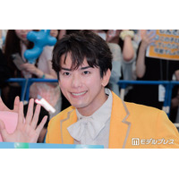 純烈弟分「モナキ」じん、幼少期ショット公開「目元の面影がすごい」「ポーズと表情がめっちゃ可愛い」と話題