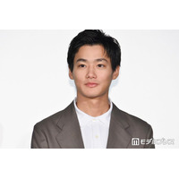 野村周平、眉なし・ロン毛・刺青姿の衝撃ビジュ公開「ガス人間」ビジュに「ワイルドな感じも似合う」「一瞬誰かと思った」の声