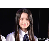 AKB48メンバー、美ウエスト際立つ脇腹チラ見せ黒ワンピース姿「大人っぽい」「スタイル抜群」の声