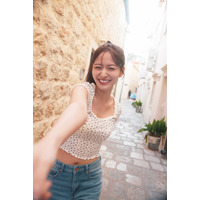乃木坂46金川紗耶、全国10店舗でパネル展開催 “彼女感”凝縮された先行カット第8弾も【好きのグラデーション】