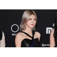 IVEガウル、美デコルテ際立つオフショル白衣装に絶賛の声「透明感レベチ」「鎖骨が綺麗」