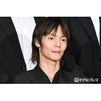 窪田正孝、サングラスの写り込みショットが話題「思わぬ夫婦ショット」「奥さんだよね？」の声