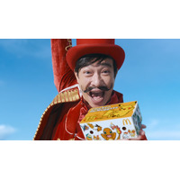 堺雅人「マクドナルド」新CMで全身真っ赤×ユニークなヒゲ 前作続篇でアクションも挑戦