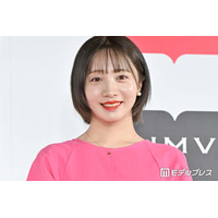 歌舞伎俳優の妻・元乃木坂46能條愛未、ハネムーンでモルディブへ 真っ赤なノースリワンピ姿に「透明感が爆発してる」「青い海に映える」と反響