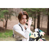 映画「仮面ライダーゼッツ」今井竜太郎、“万津莫”の集大成映し出す劇中新カット4点解禁  監督も絶賛「天性で人を惹きつける魅力がある」【独占】