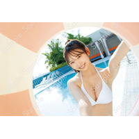日向坂46藤嶌果歩、浮き輪で遊んでいるカット 1st写真集ポストカード第2弾公開【果実の歩幅】