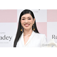 アンミカ、米国人夫とのリンクコーデで美脚全開 クロアチアでの2ショットに「まるで映画のワンシーン」「絵になる夫婦」の声