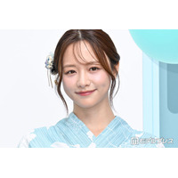 森香澄、ほっそり二の腕際立つノースリ姿で寝転びショット「目の保養」「透明感がすごすぎる」