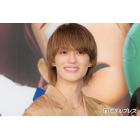 M!LK佐野勇斗「子供の頃から蛇とは友達」幼少期＆現在の比較ショットに反響相次ぐ「チビ勇斗くんが可愛すぎる」「すでに完成されてる」