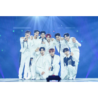 Wanna One、9年ぶり降臨に歓声＆伝説蘇るパフォーマンス 不在メンバーの思い乗せ「次は必ず一緒に」【KCON LA 2026】