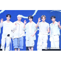 TOMORROW X TOGETHER、来日プレミアムライブ開催 HUENINGKAIはサプライズ誕生日祝福に驚き