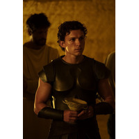 「少し抑えて」と言われるほど！トム・ホランド、『オデュッセイア』剣劇アクションで規格外の身体能力披露