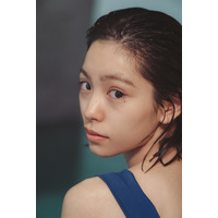 當真あみ、エディンバラのビーチでの先行カット解禁 東京・大阪での握手会イベントも決定【2nd写真集「My Tale」】
