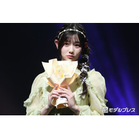 「今日好き」秋山みづき、ショート丈ニットから美ウエストちらり「ビジュ良すぎる」「引き締まってる」