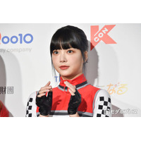 LE SSERAFIMウンチェ、ショート丈ボトムスで美脚スラリ「脚長すぎる」「完璧なスタイル」の声