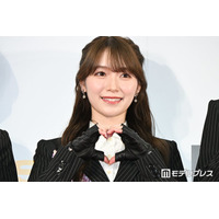 櫻坂46守屋麗奈、うさ耳パーカー＆ミニ丈ボトムスから美脚ちらり「最強」「天使」と反響