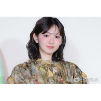 鈴木愛理、圧巻美脚際立つミニ衣装ショットに熱視線「レベチのスタイル」「腰の位置高くて脚長い」