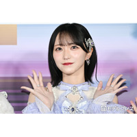 ＝LOVE野口衣織「白ドレス衣装とチェーンソー」美脚際立つMVオフショット公開「ギャップ萌え」「お人形さんみたい」と反響