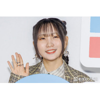 幾田りら、美脚チラリのイベントオフショット公開「何でも着こなせてすごい」「めちゃくちゃオシャレ」の声