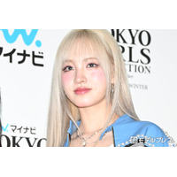 IVEリズ、美脚際立つミニスカ＆シアータイツコーデ公開「スタイル異次元」「絵になる」と反響