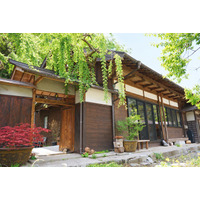 東京・檜原村に“1日1組限定”古民家宿「VILLA ONE-YA」誕生 サウナや犬との滞在も楽しめるヴィラ