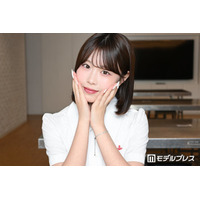 「今日好き」表すみれ、美脚際立つミニスカコーデ公開「くまさんも喜んでるね」「スタイル神」と反響