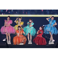 FRUITS ZIPPER「カワコレ TGC」大トリで6曲ノンストップパフォーマンス “音響ハプニング”も笑顔で乗り越える【セットリスト】