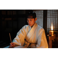 『王と生きる男』パク・ジフン演じる悲劇の若き王、それを取り巻く者たちの場面写真解禁