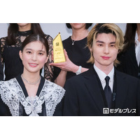 芳根京子＆本田響矢「めおと日和」大型広告前にそれぞれ降臨「瀧なつが現代にタイムスリップしたみたい」「新宿来てたの？」と反響相次ぐ