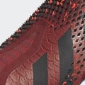 adidasが新作スパイク『ドラゴン プレデター』を発売！“ウロコ”まで表現