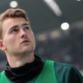 デリフト、ユーヴェ優勝に荒ぶる　愛犬は引く