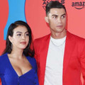 ロナウド、恋人といちゃいちゃする