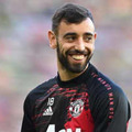 B・フェルナンデス、古巣の17歳GKを特訓！謎の「ジャンプPK」も
