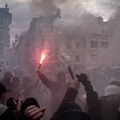 「2週間サッカー中断」のチェコ、市民が大暴走！警察と全面衝突 画像