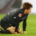 190cm88kgを弾き飛ばす！大迫勇也の「鬼フィジカルアシスト」がすごい 画像