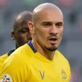 長友の元同僚マイコン、痛いオウンゴール…元リヴァプールGKも茫然