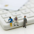 老後難民予備軍は会社員の4割!? 老後はどうなる…？ 画像