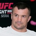 ミルコ・クロコップ、元リヴァプールDFロヴレンに「腕ひしぎ」を極める
