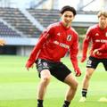 南野拓実 「なんだそれ！」と日本代表選手をビビらせた“必殺の逆曲がり”シュート